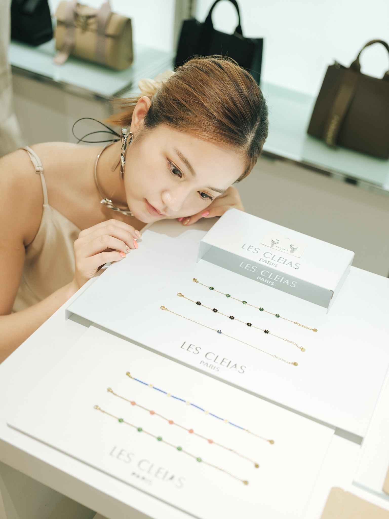 百貨店内のLES CLEIAS売場